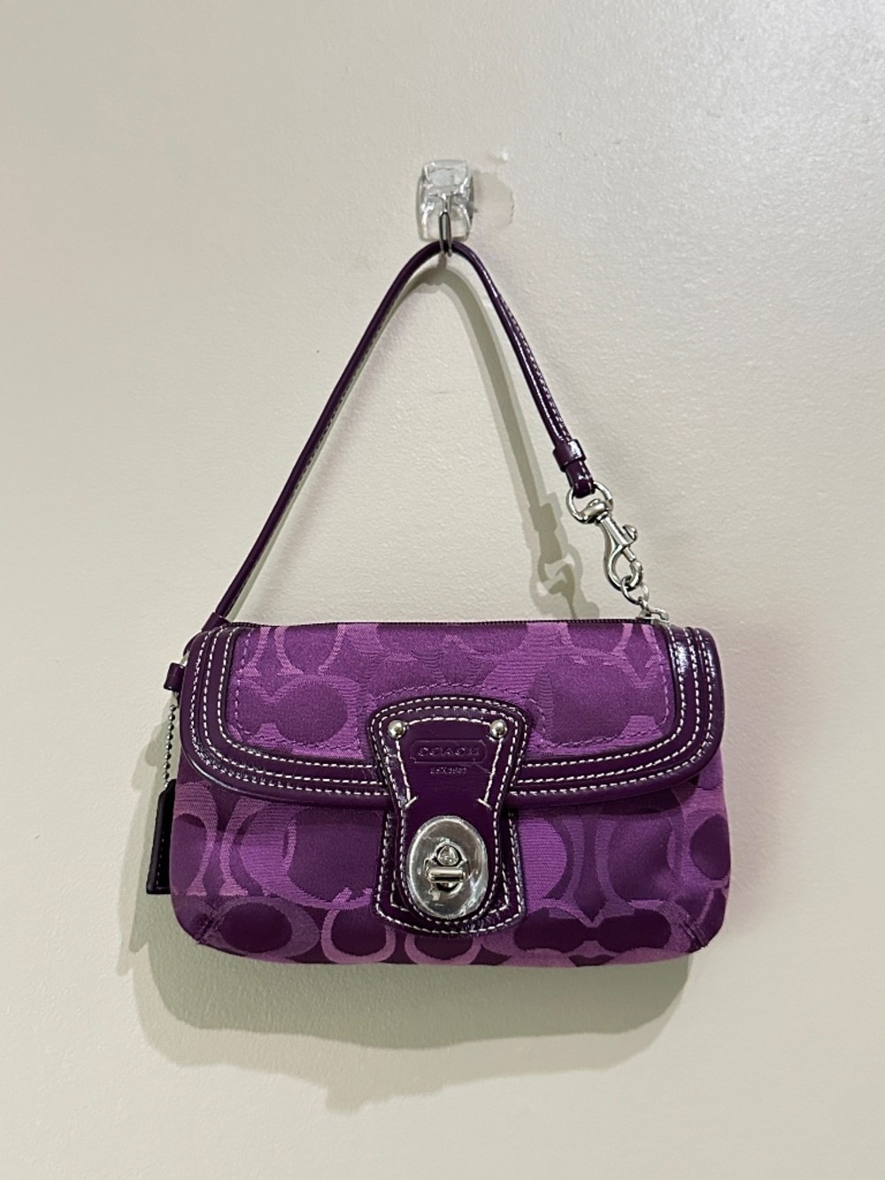 New Vintage Coach Purple Hampton Signature Optic Flap Turnlock Wristlet Y2K